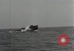 Immagine di Coast Guard perseguire bootlegger in divieto Long Island New York USA, 1933, secondo 54 filmato di repertorio 65675023920