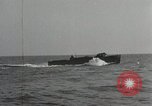 Immagine di Coast Guard perseguire bootlegger in divieto Long Island New York USA, 1933, secondo 57 filmato di repertorio 65675023920