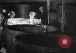 Immagine di Divieto brewery distrutto Chicago Illinois USA, 1932, secondo 13 filmato di repertorio 65675023921