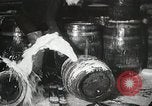 Immagine di Divieto brewery distrutto Chicago Illinois USA, 1932, secondo 34 filmato di repertorio 65675023921