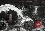 Immagine di Divieto brewery distrutto Chicago Illinois USA, 1932, secondo 36 filmato di repertorio 65675023921