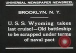 Standbild USS Wyoming Durchfahrt unter der Brooklyn Bridge New York City USA, 1930, aus Sekunde 12 historischem Filmmaterial Videoclip 65675023930