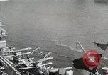 Standbild USS Wyoming Durchfahrt unter der Brooklyn Bridge New York City USA, 1930, aus Sekunde 43 historischem Filmmaterial Videoclip 65675023930