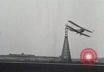 Standbild Flugzeugabsturz Chicago Illinois USA, 1930, aus Sekunde 16 historischem Filmmaterial Videoclip 65675023931