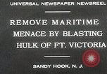 Standbild Schiffsrumpf des Schiffes Victoria Sandy Hook New Jersey USA, 1930, aus Sekunde 5 historischem Filmmaterial Videoclip 65675023944