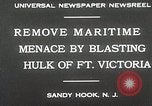 Standbild Schiffsrumpf des Schiffes Victoria Sandy Hook New Jersey USA, 1930, aus Sekunde 6 historischem Filmmaterial Videoclip 65675023944