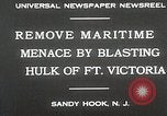 Standbild Schiffsrumpf des Schiffes Victoria Sandy Hook New Jersey USA, 1930, aus Sekunde 7 historischem Filmmaterial Videoclip 65675023944