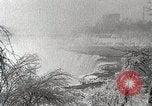Standbild Wasserfall Niagara Falls New York USA, 1931, aus Sekunde 8 historischem Filmmaterial Videoclip 65675023946