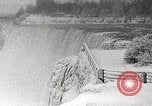 Standbild Wasserfall Niagara Falls New York USA, 1931, aus Sekunde 9 historischem Filmmaterial Videoclip 65675023946