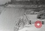 Standbild Wasserfall Niagara Falls New York USA, 1931, aus Sekunde 10 historischem Filmmaterial Videoclip 65675023946