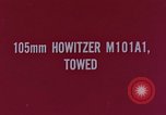 Standbild M101A1 howitzer United States USA, 1965, aus Sekunde 4 historischem Filmmaterial Videoclip 65675023973