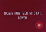 Standbild M101A1 howitzer United States USA, 1965, aus Sekunde 5 historischem Filmmaterial Videoclip 65675023973