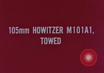Standbild M101A1 howitzer United States USA, 1965, aus Sekunde 6 historischem Filmmaterial Videoclip 65675023973