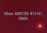 Standbild M101A1 howitzer United States USA, 1965, aus Sekunde 7 historischem Filmmaterial Videoclip 65675023973