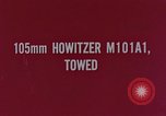 Standbild M101A1 howitzer United States USA, 1965, aus Sekunde 8 historischem Filmmaterial Videoclip 65675023973