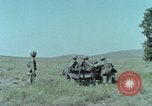 Standbild M101A1 howitzer United States USA, 1965, aus Sekunde 18 historischem Filmmaterial Videoclip 65675023973