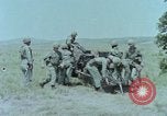 Standbild M101A1 howitzer United States USA, 1965, aus Sekunde 22 historischem Filmmaterial Videoclip 65675023973