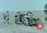 Standbild M101A1 howitzer United States USA, 1965, aus Sekunde 24 historischem Filmmaterial Videoclip 65675023973