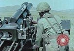 Standbild M101A1 howitzer United States USA, 1965, aus Sekunde 35 historischem Filmmaterial Videoclip 65675023973