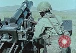 Standbild M101A1 howitzer United States USA, 1965, aus Sekunde 36 historischem Filmmaterial Videoclip 65675023973