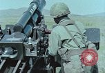 Standbild M101A1 howitzer United States USA, 1965, aus Sekunde 37 historischem Filmmaterial Videoclip 65675023973