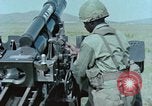 Standbild M101A1 howitzer United States USA, 1965, aus Sekunde 38 historischem Filmmaterial Videoclip 65675023973