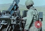 Standbild M101A1 howitzer United States USA, 1965, aus Sekunde 39 historischem Filmmaterial Videoclip 65675023973