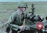 Standbild M101A1 howitzer United States USA, 1965, aus Sekunde 44 historischem Filmmaterial Videoclip 65675023973