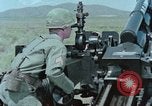 Standbild M101A1 howitzer United States USA, 1965, aus Sekunde 58 historischem Filmmaterial Videoclip 65675023973