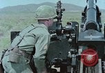 Standbild M101A1 howitzer United States USA, 1965, aus Sekunde 61 historischem Filmmaterial Videoclip 65675023973