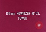 Standbild M102 howitzer United States USA, 1965, aus Sekunde 6 historischem Filmmaterial Videoclip 65675023974
