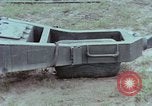 Standbild M102 howitzer United States USA, 1965, aus Sekunde 19 historischem Filmmaterial Videoclip 65675023974