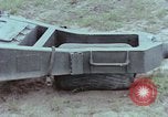 Standbild M102 howitzer United States USA, 1965, aus Sekunde 21 historischem Filmmaterial Videoclip 65675023974