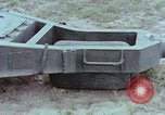 Standbild M102 howitzer United States USA, 1965, aus Sekunde 22 historischem Filmmaterial Videoclip 65675023974