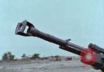 Standbild M102 howitzer United States USA, 1965, aus Sekunde 33 historischem Filmmaterial Videoclip 65675023974