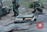 Standbild M102 howitzer United States USA, 1965, aus Sekunde 42 historischem Filmmaterial Videoclip 65675023974