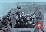Standbild M102 howitzer United States USA, 1965, aus Sekunde 56 historischem Filmmaterial Videoclip 65675023974