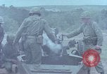 Standbild M102 howitzer United States USA, 1965, aus Sekunde 58 historischem Filmmaterial Videoclip 65675023974
