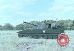 Standbild M108 howitzer United States USA, 1965, aus Sekunde 8 historischem Filmmaterial Videoclip 65675023975