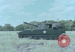 Standbild M108 howitzer United States USA, 1965, aus Sekunde 9 historischem Filmmaterial Videoclip 65675023975