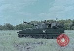 Standbild M108 howitzer United States USA, 1965, aus Sekunde 15 historischem Filmmaterial Videoclip 65675023975