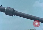 Standbild M108 howitzer United States USA, 1965, aus Sekunde 25 historischem Filmmaterial Videoclip 65675023975