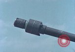 Standbild M108 howitzer United States USA, 1965, aus Sekunde 27 historischem Filmmaterial Videoclip 65675023975