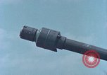 Standbild M108 howitzer United States USA, 1965, aus Sekunde 29 historischem Filmmaterial Videoclip 65675023975