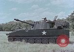 Standbild M108 howitzer United States USA, 1965, aus Sekunde 38 historischem Filmmaterial Videoclip 65675023975