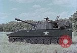 Standbild M108 howitzer United States USA, 1965, aus Sekunde 39 historischem Filmmaterial Videoclip 65675023975