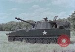 Standbild M108 howitzer United States USA, 1965, aus Sekunde 41 historischem Filmmaterial Videoclip 65675023975