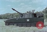 Standbild M108 howitzer United States USA, 1965, aus Sekunde 49 historischem Filmmaterial Videoclip 65675023975