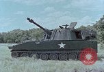 Standbild M108 howitzer United States USA, 1965, aus Sekunde 50 historischem Filmmaterial Videoclip 65675023975