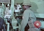 Standbild M108 howitzer United States USA, 1965, aus Sekunde 56 historischem Filmmaterial Videoclip 65675023975
